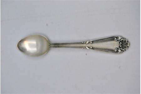 Conjunto seis colheres de café em prata  e pá de açúcar com os cabos canelados.